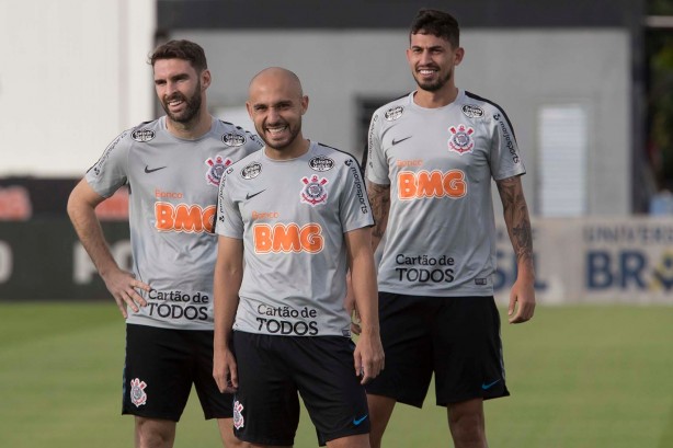 Mauro Boselli, Régis e Pedro Henrique no treino desta segunda-feira no CT Joaquim Grava
