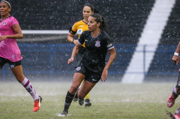 Millene na goleada contra o Vitória-PE, pelo Campeonato Brasileiro Feminino