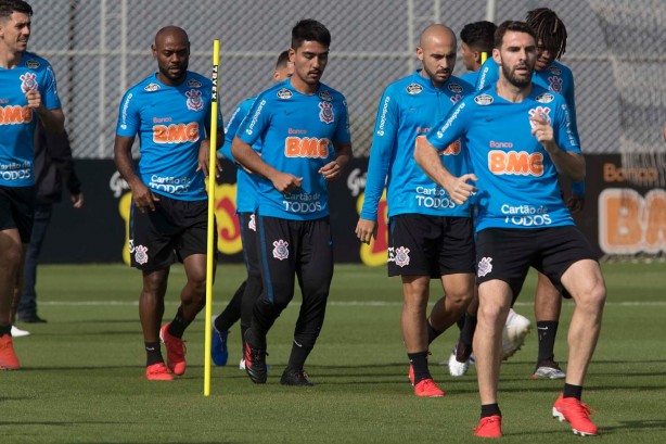 Oya e companheiros treinam no CT Joaquim Grava