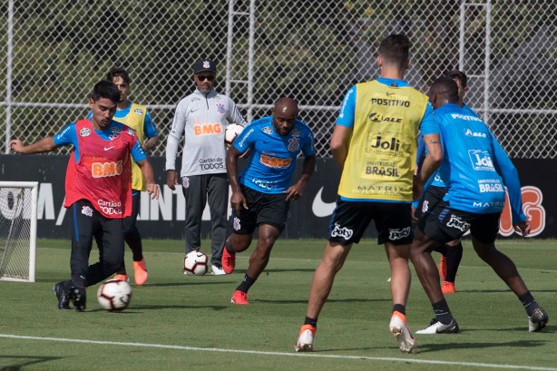 Oya, Love e companheiros treinam no CT Joaquim Grava nesta terça-feira
