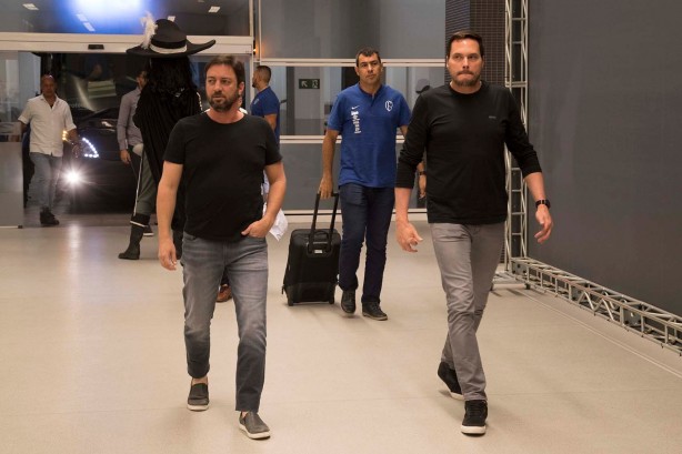 Diretoria do Corinthians chega à Arena para jogo contra o Deportivo Lara