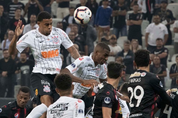 Gustagol durante a vitória sobre o Deportivo Lara, na Arena Corinthians, pela Sul-Americana