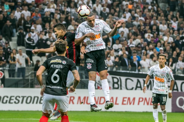 Gustavo durante jogo contra o Deportivo Lara, pela Sul-Americana, na Arena Corinthians