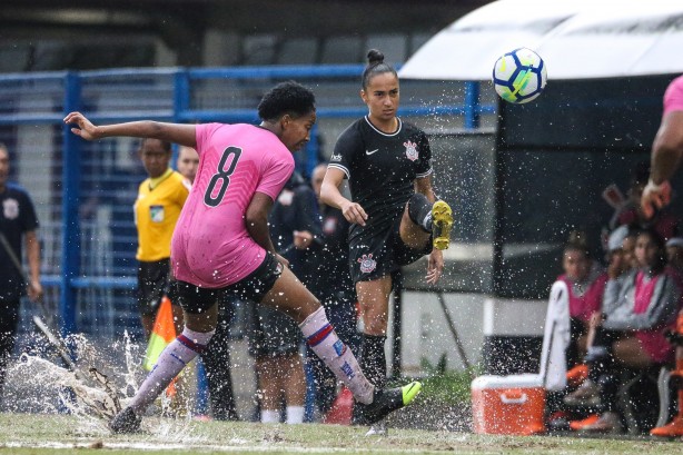 Katiuscia no jogo contra o Vitória-PE, pelo Campeonato Brasileiro Feminino