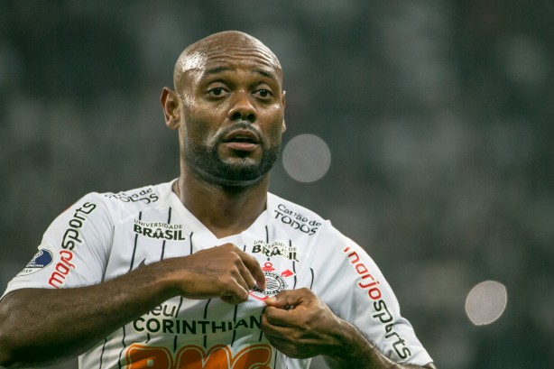 Love comemorando seu gol contra o Deportivo Lara, pela Sul-Americana, na Arena