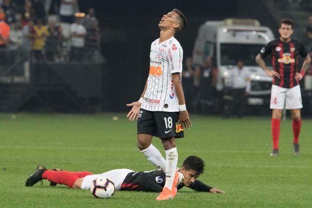 Pedrinho durante jogo contra o Deportivo Lara, na Arena Corinthians, pela Sul-Americana