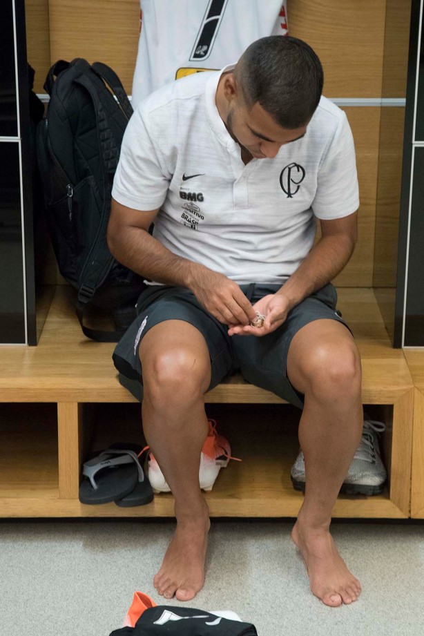 Sornoza no vestiário da Arena Corinthians antes do jogo contra o Deportivo Lara