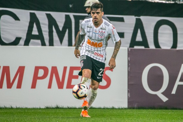 Fagner durante jogo contra o Deportivo Lara, pela Copa Sul-Americana, na Arena Corinthians