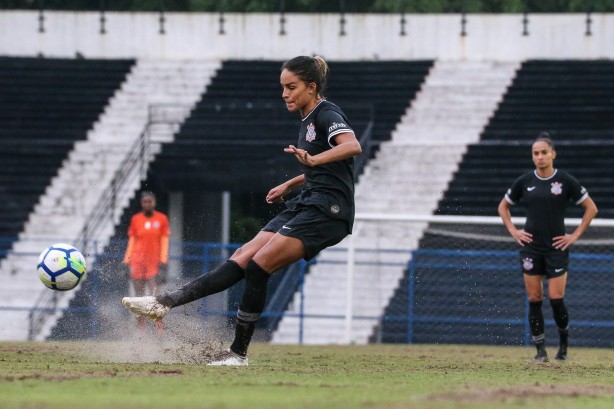Gabi Nunes no jogo contra o Vitória-PE, pelo Campeonato Brasileiro Feminino