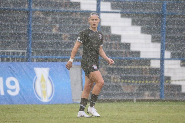 Giovanna no jogo contra o Vitória-PE, pelo Campeonato Brasileiro Feminino