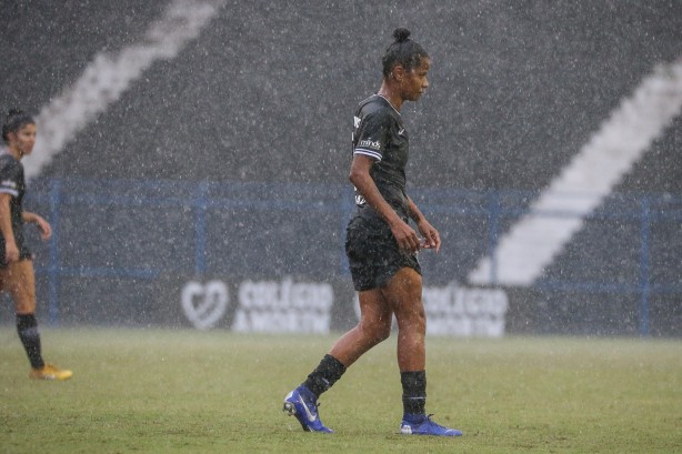 Grazi no jogo contra o Vitória-PE, pelo Campeonato Brasileiro Feminino