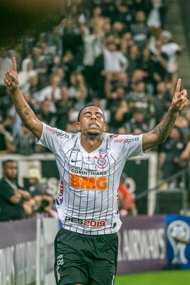 Gustavo marcou o segundo gol corinthiano contra o Deportivo Lara, pela Sul-Americana