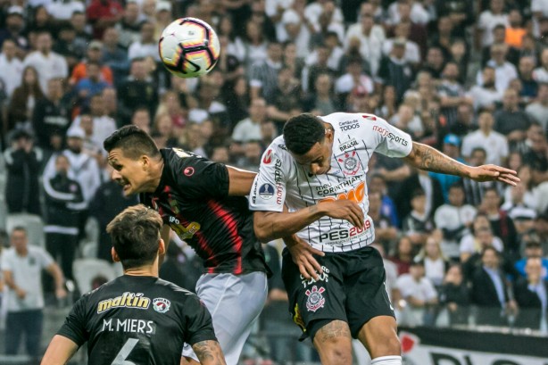 Gustavo no duelo contra o Deportivo Lara, pela Copa Sul-Americana