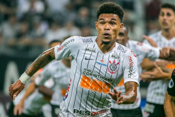 Júnior Urso atuando pela Copa Sul-Americana, na Arena Corinthians, contra o Deportivo Lara
