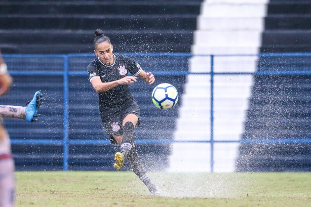 Katiúscia no jogo contra o Vitória-PE, pelo Campeonato Brasileiro Feminino