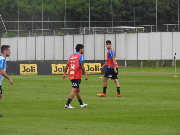 Sergio Díaz e Araos foram curingas no treino em campo reduzido