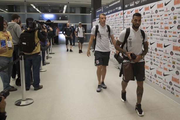 Carlos e Michel chegando à Arena Corinthians para jogo contra o São Paulo, pelo Brasileirão 2019