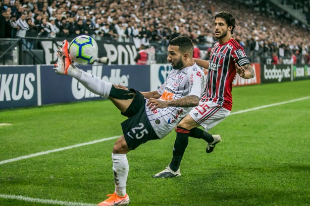 Clayson no jogo contra o São Paulo, pelo Campeonato Brasileiro, na Arena Corinthians