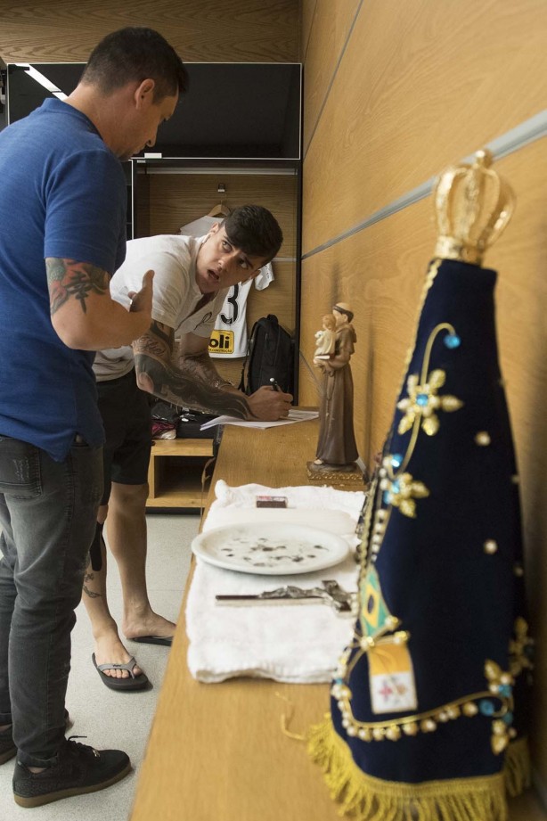 Fagner no vestiário da Arena Corinthians antes do jogo contra o São Paulo, pelo Brasileiro