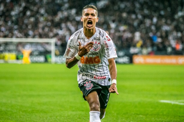 Pedrinho marcou o primeiro gol do Timão contra o São Paulo, pelo Campeonato Brasileiro