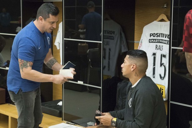 Ralf no vestiário da Arena Corinthians antes do jogo contra o São Paulo, pelo Brasileiro