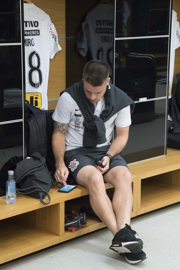 Ramiro no vestiário da Arena Corinthians antes do jogo contra o São Paulo, pelo Brasileiro