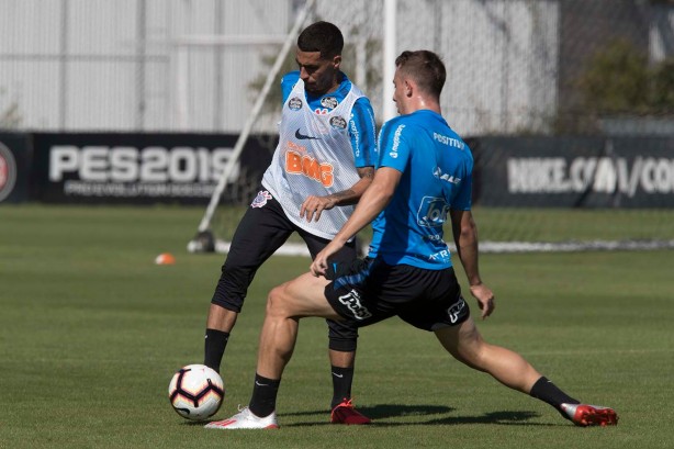 Gabriel treina no CT Joaquim Grava