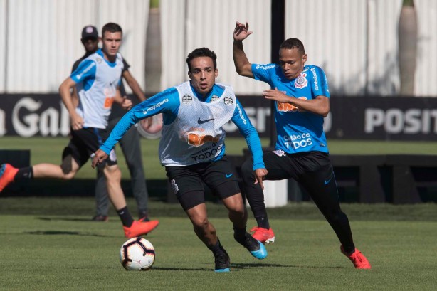 Jadson e Janderson no treino de hoje no CT Joaquim Grava