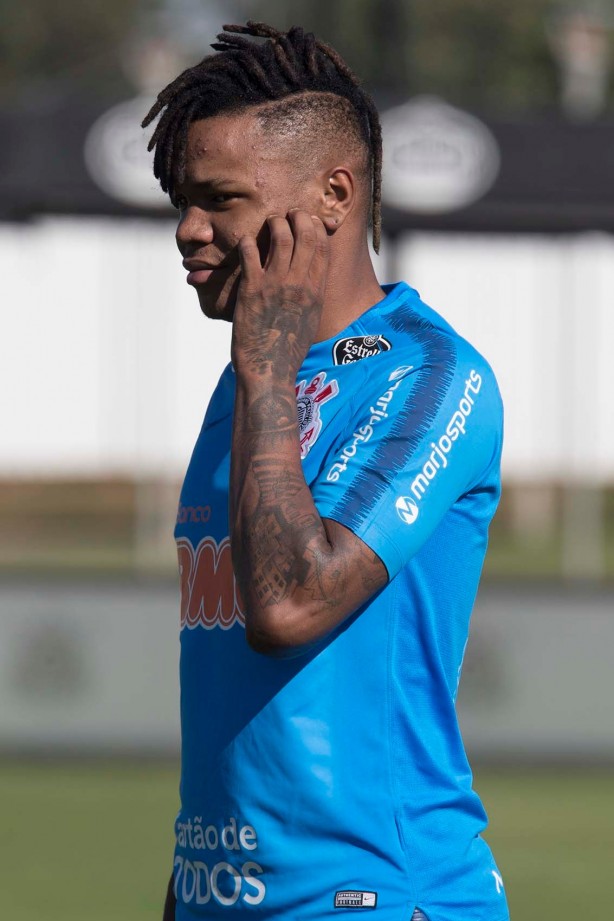 Mateus Jesus no treino desta segunda-feira no CT Joaquim Grava
