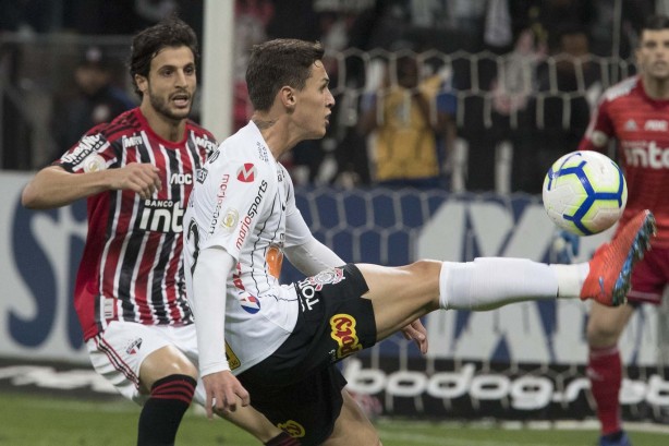 Mateus Vital entrou no segundo tempo, contra o São Paulo, na Arena Corinthians