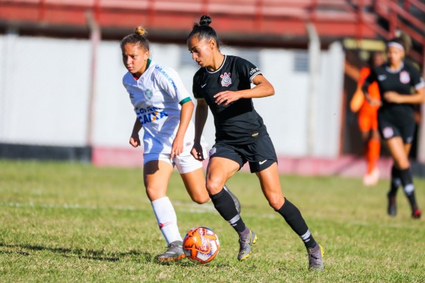 Katiúscia durante jogo contra a Portuguesa, pelo Campeonato Paulista Feminino
