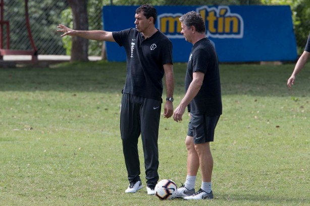 Carille e Walmir Cruz no último treino do Timão antes do jogo contra o Lara