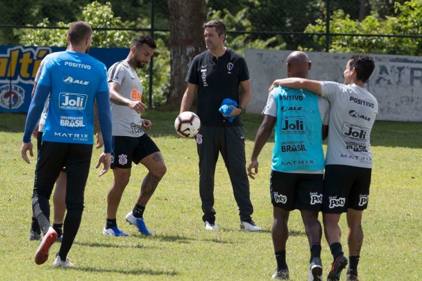 Cuca comanda o último treino antes do jogo contra o Deportivo Lara