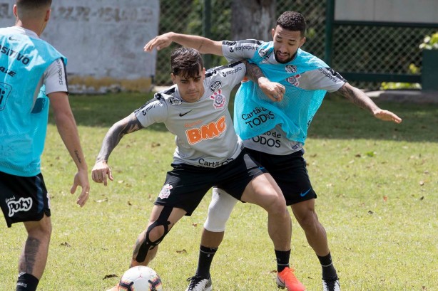 Fagner e Clayson treinam pela última vez na Venezuela antes do jogo contra o Lara