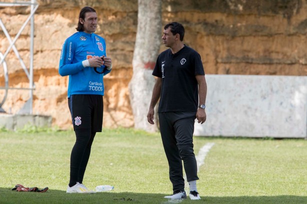 Goleiro Cássio e treinador Fábio Carille no último treino antes do jogo contra o Lara