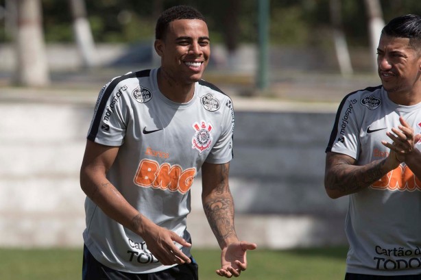 Gustavo e Ralf no último treino do Corinthians antes do duelo contra o Deportivo Lara