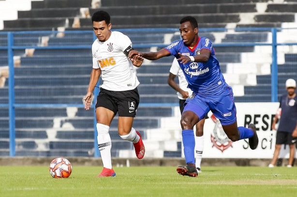 Du em jogada contra o São Caetano, pelo Campeonato Paulista Sub-20