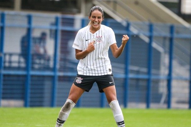 Gabi Nunes comemora gol contra o Taubaté, pelo Campeonato Paulista Feminino