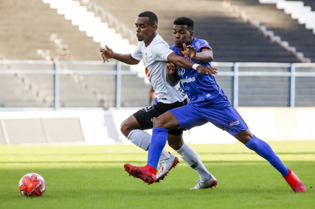 Igor no duelo contra o São Caetano, pelo Paulista Sub-20