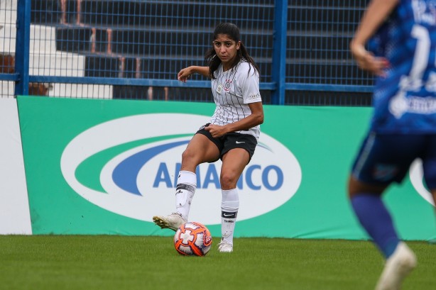 Katiúscia durante jogo contra o Taubaté, pelo Campeonato Paulista Feminino