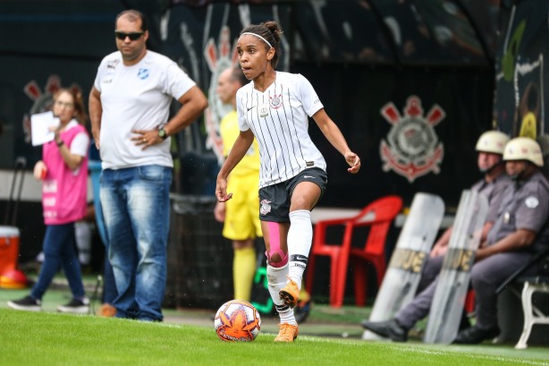 Suellen na partida contra o Taubaté, pelo Campeonato Paulista Feminino