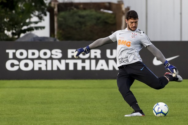 Caíque França no último treino antes do jogo contra o Flamengo, pela Copa do Brasil