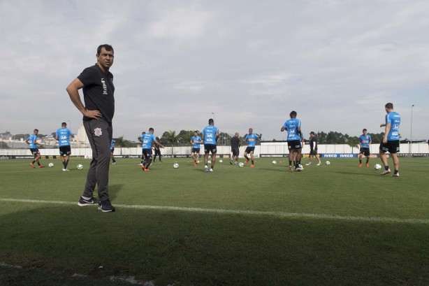 Carille comanda o primeiro treino em preparação para jogo contra o Flamengo