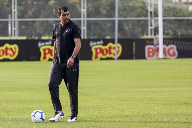Carille comandou o último treino antes do jogo contra o Flamengo, pela Copa do Brasil