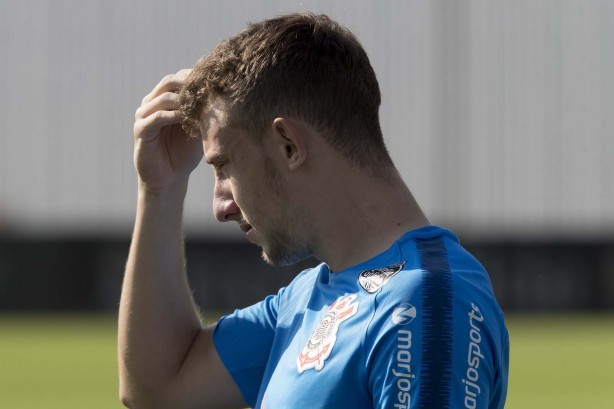 Carlos Augusto durante primeiro treino preparatório para jogo contra o Flamengo