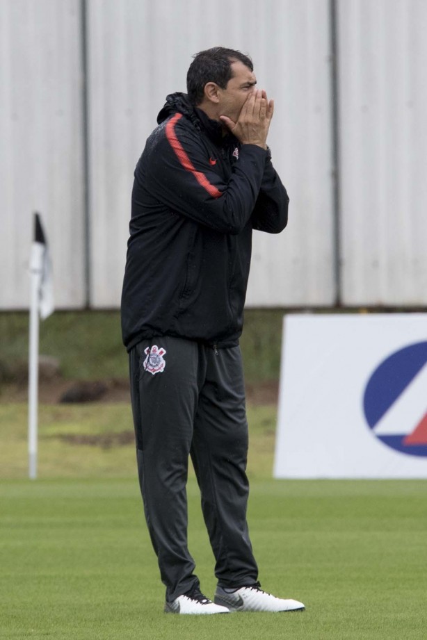 Fábio Carille comandou o treino do Corinthians neste domingo