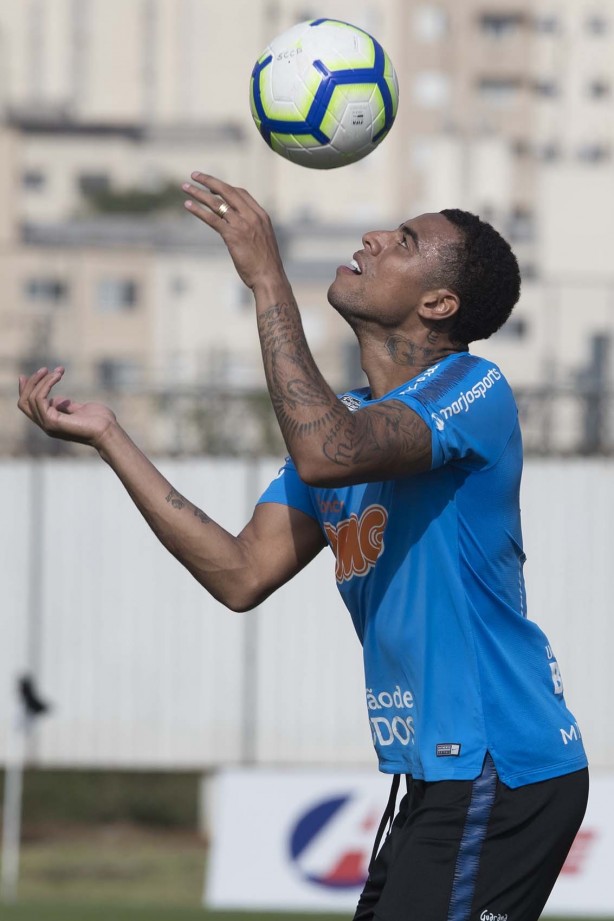 Gustavo durante primeiro atividade preparatório para jogo contra o Flamengo