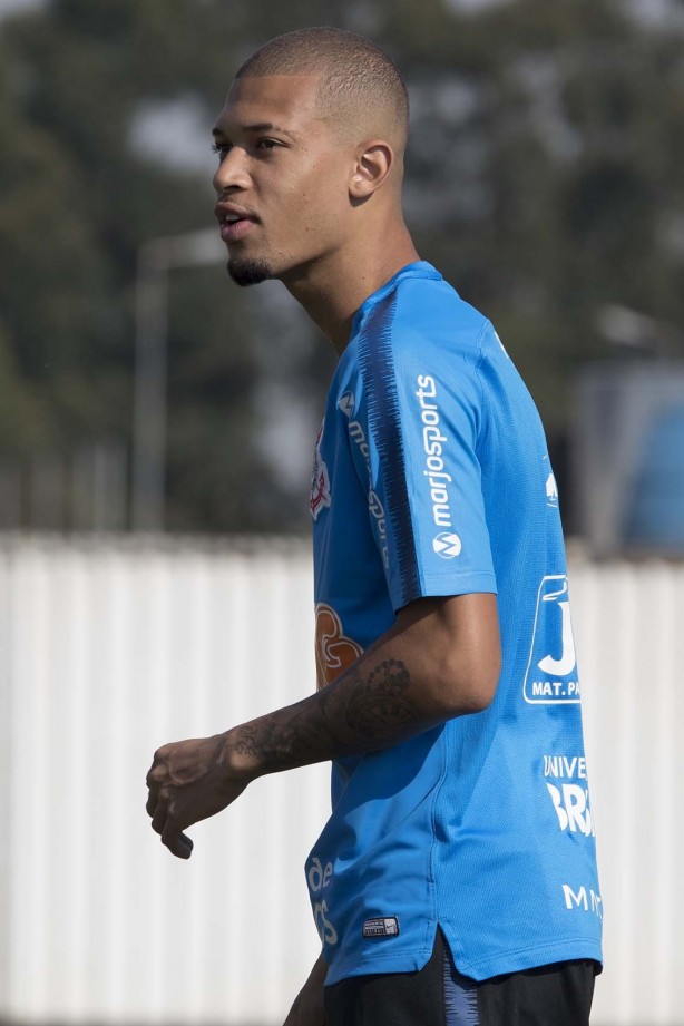 João Victor durante treino do Corinthians em preparação para jogo contra o Flamengo