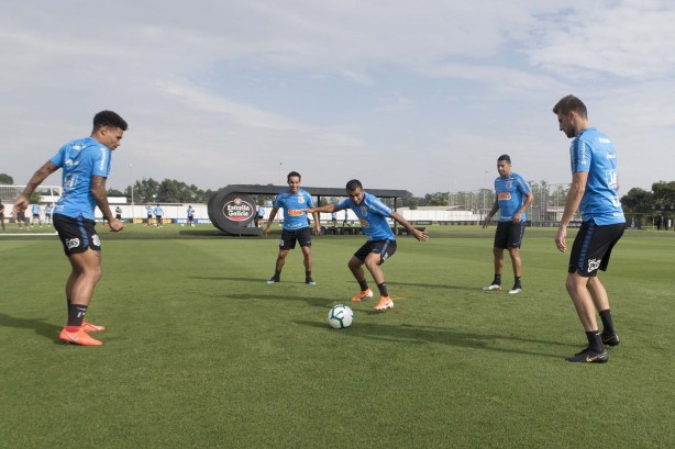 Jogadores durante primeiro treino em preparação para jogo contra o Flamengo
