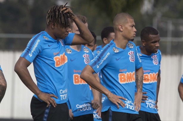 Mateus Jesus e João Victor durante primeiro treino antes do jogo contra o Flamengo